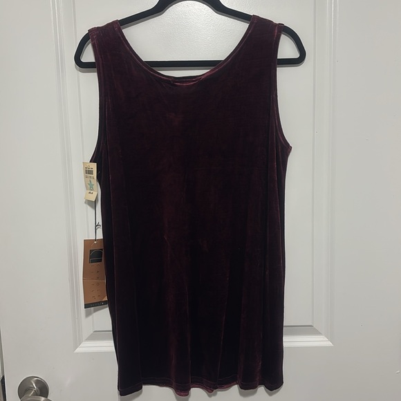 NWT! CAROLE LITTLE Velvet Top - Picture 5 of 5